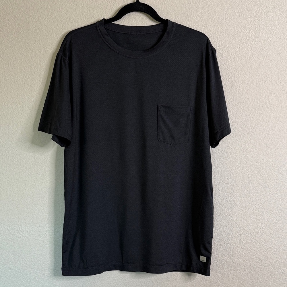 Vuori short sleeve tee black VGUC size?